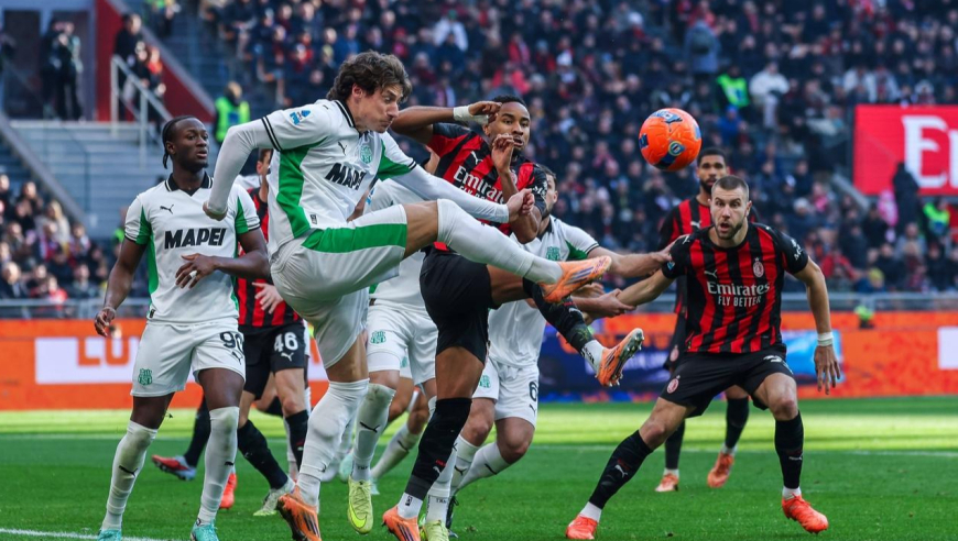 米兰运气爆棚！回放萨索洛险绝杀球，中柱弹在门将后背滑门而出