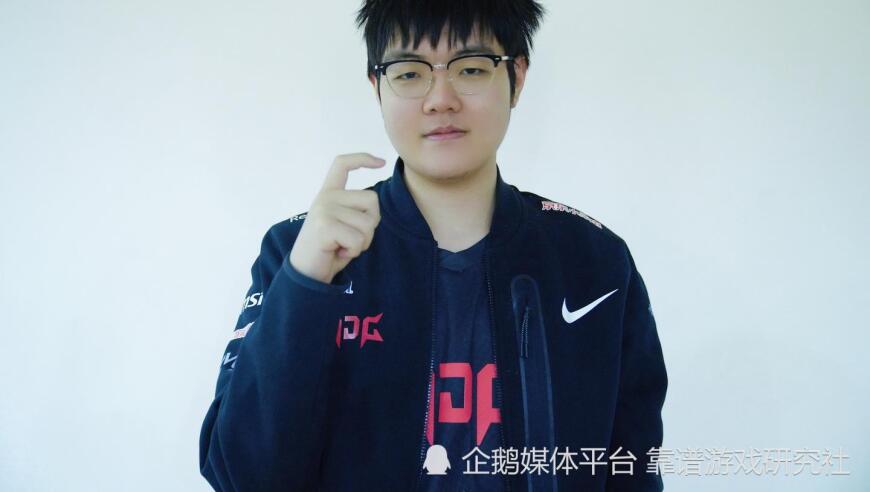 LOL：JDG战队老板出面帮助小学弟，欠EDG的钱已经还了，圆满解决