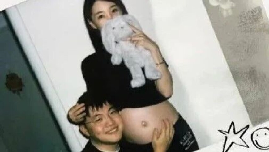 UZI妻子宣布喜讯，家庭再添新成员，网友：一个玩VN一个玩卡莎