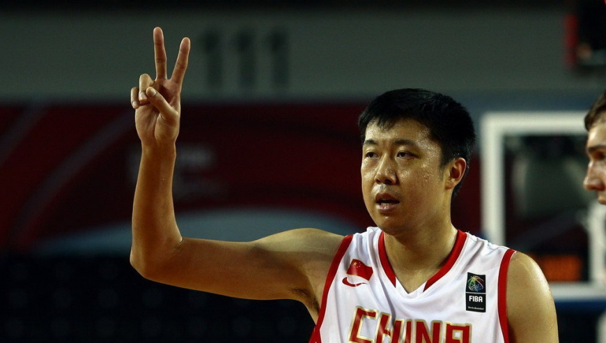 大郅！王治郅国家队生涯十大梦幻脚步：巅峰诺维斯基都吃瘪