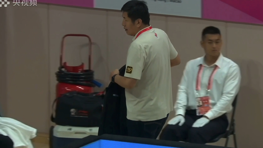 活久见！程帅澎5犯下场 主帅丁伟吃三次技术犯规被罚出场