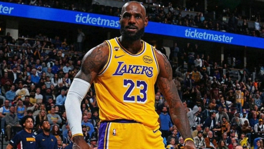 41岁照样主宰比赛！詹姆斯末节爆发导演大逆转，独行侠彻底被打懵