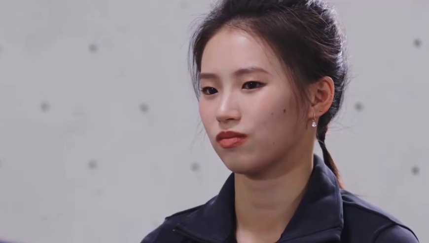 陈芋汐泪洒领奖台惹人疼！饭圈无休止恶意攻击，伤害到底有多深重