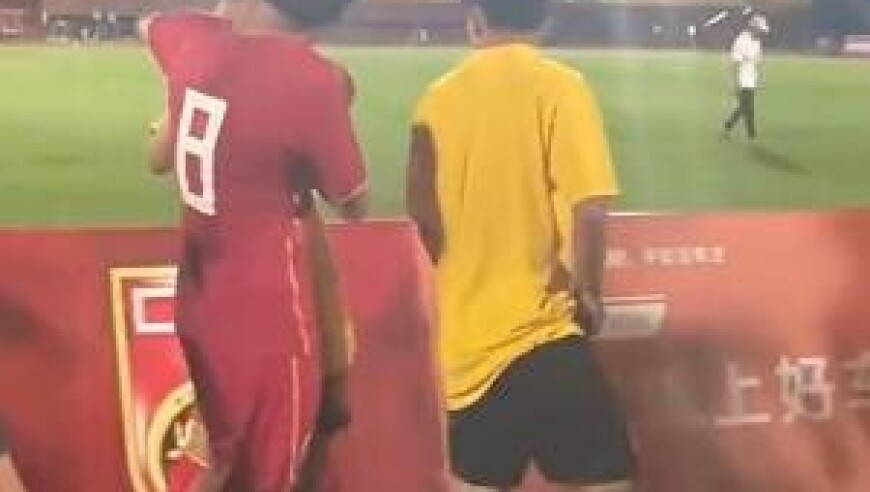 继续加油！U16国少赛后谢场，打丢单刀的帅惟浩伤心落泪