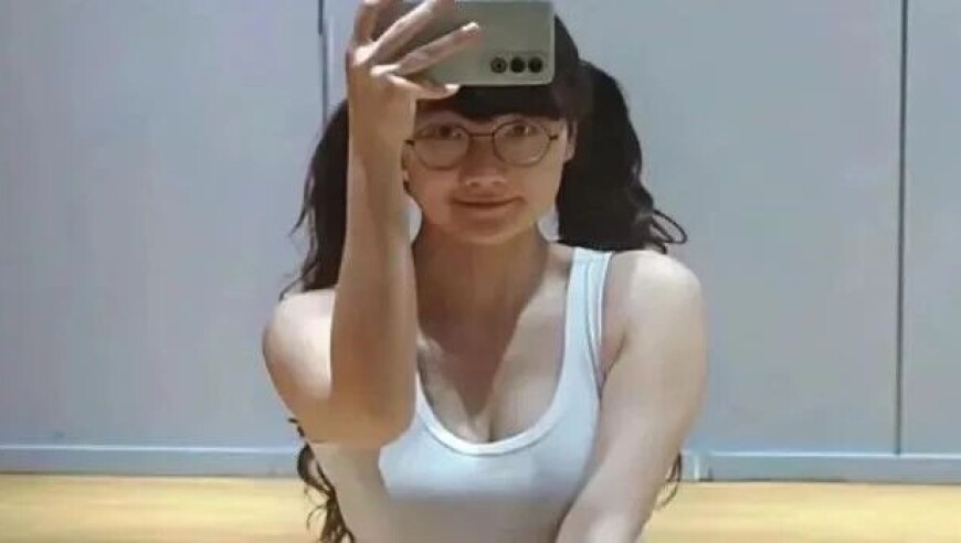 因酷似Faker模样走红网络！全网唯一用黑丝擦边，还能让人产生生理性厌恶的女主播~网友：这下LOL和擦边女都不爱看了~