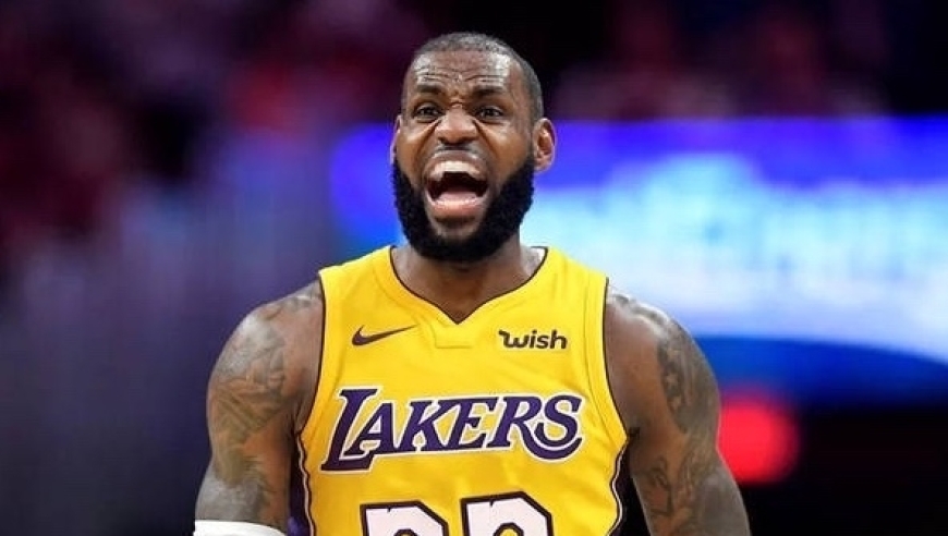 自从詹皇回归，湖人猛将就一秒没上，彻底边缘化！4800万已成烫手山芋！