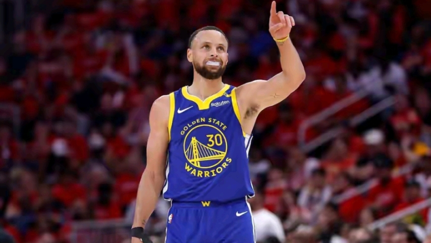 闲庭信步！库里25分钟19分8助攻盘活全队，连续花式妙传引爆全场