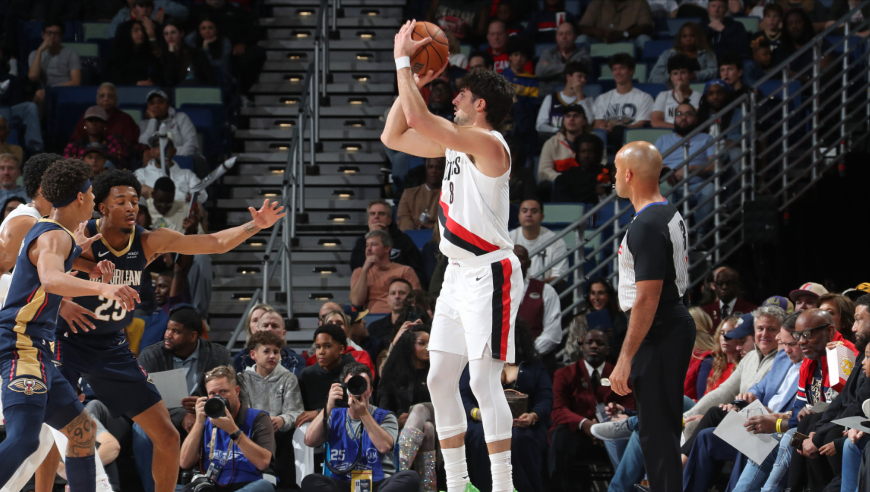 开拓者鹈鹕最后时刻：夏普单臂暴扣墨菲空接回应 阿夫迪亚三分制胜