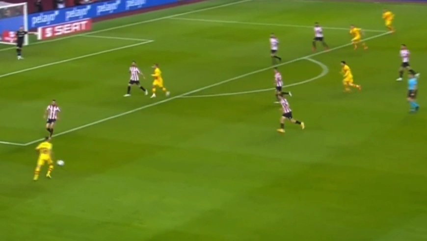 体坛记忆｜即使梅西4分钟上演梅开二度，为巴萨获得冠军，最终还是被抛弃遗憾离开！