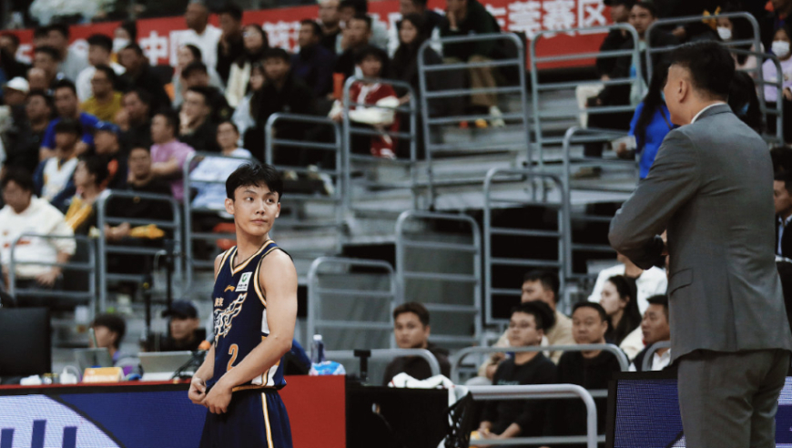 同曦总经理当面道歉安慰徐杰：我们的球员确实不是故意的