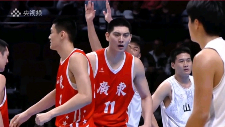 刺激！回顾全运U18男篮决赛末节决战 广东队关键篮板+3分致胜