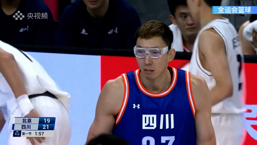 周琦33+14集锦：大帽首钢队友翟晓川 吃饼空篮扣飞略尴尬