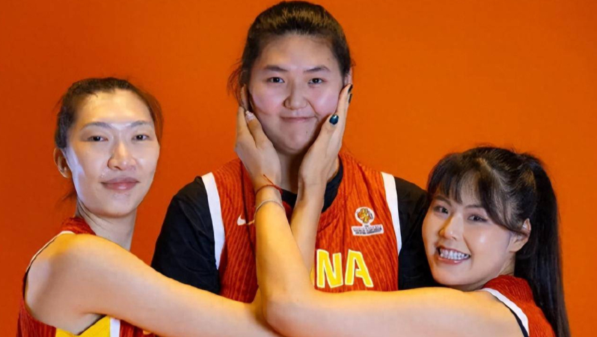 女篮三大中锋对捷克集锦：韩旭12+4李月汝9+4 张子宇4分