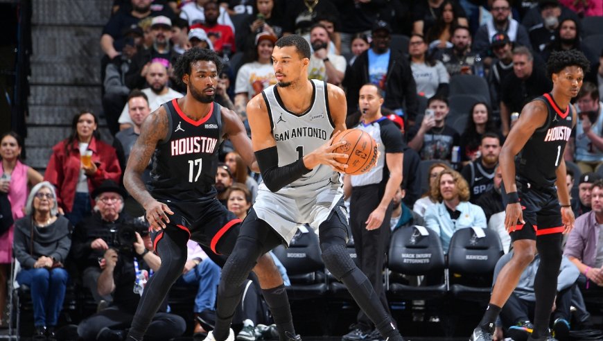 扫地神僧！文班亚马29+8还送4帽集锦 以一敌四无所不能