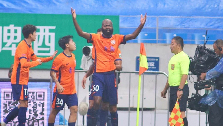 5分钟内剧情不断反转！海牛海港各进一球，点球改判兰克尔-泽假摔吃牌