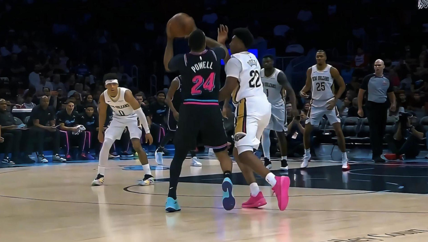 强到离谱！热火鲍威尔开场连中4记三分+三罚全中半节狂轰15分全过程