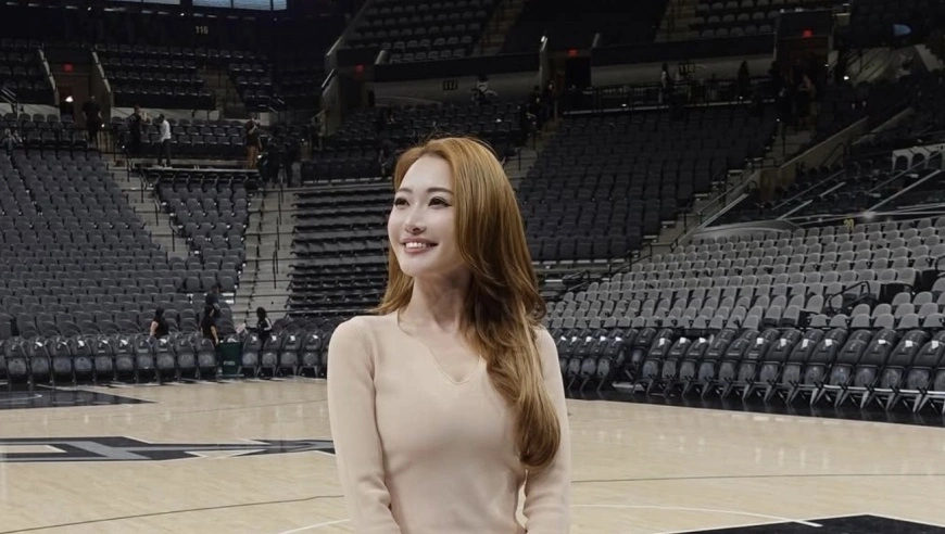 赵继伟美国行，NBA明星后卫助阵，170女主持身材不输明星！