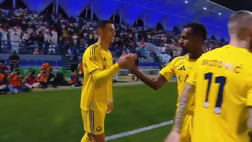 C罗迎41岁首球！生涯第962球，凌空垫射，继续书写新纪录