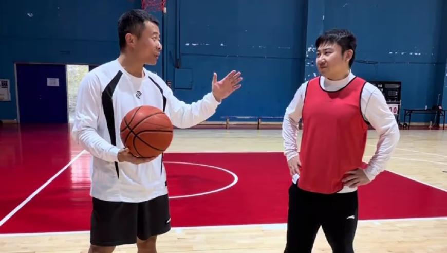 胡金秋违体犯规