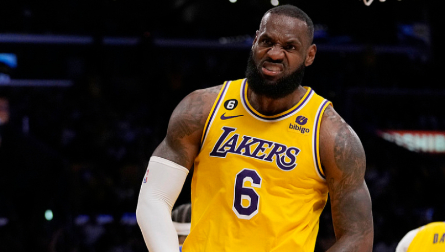 詹姆斯退役巡演与30支球队签约一周短合同？球迷称：保底再拿一冠！