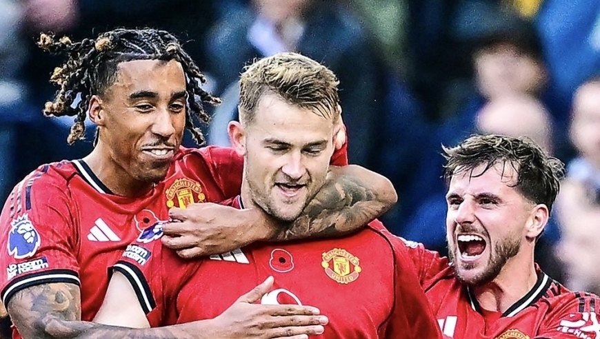 足坛一夜动态：曼联绝平热刺！阿森纳10连胜 拜仁16连胜遭终结