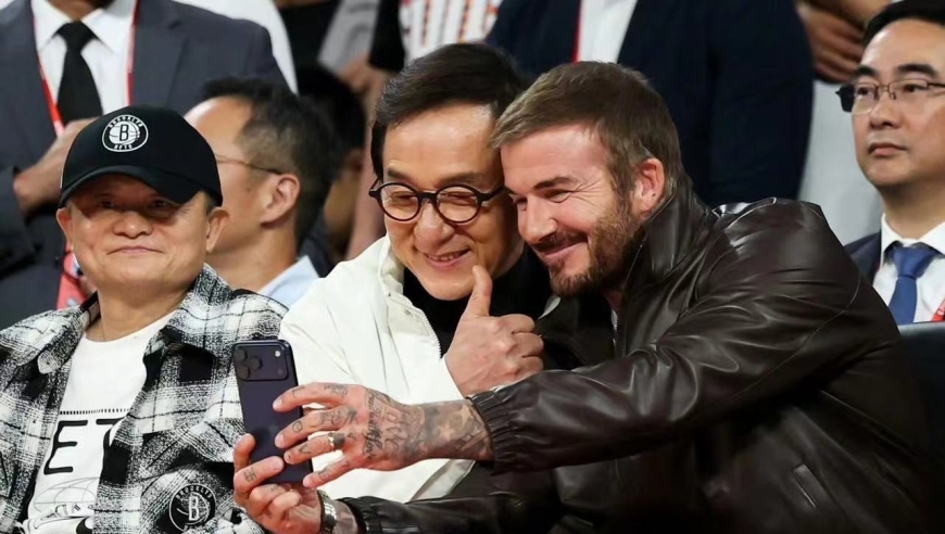成龙和贝克汉姆站在巨人奥尼尔与姚明之间，让人怀疑人生