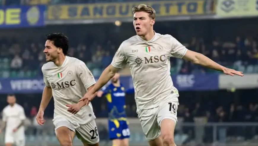 意甲：那不勒斯2-1客胜维罗纳 霍伊伦闪击破门 卢卡库读秒绝杀