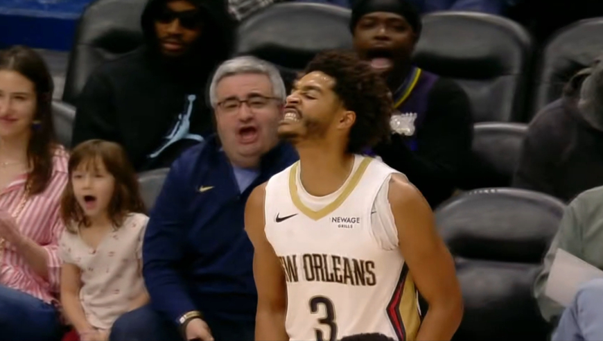 表情包+1！普尔空中凶狠犯规推申京 裁判升级恶犯普尔表情狰狞