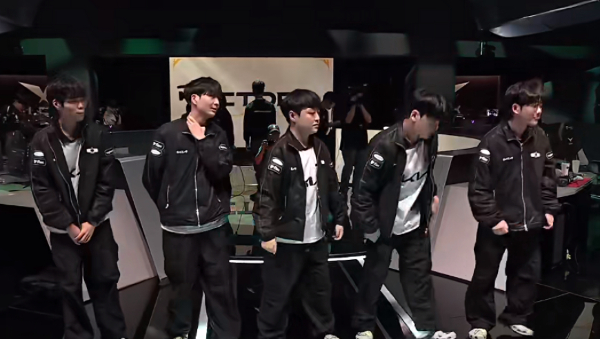 DK让二追三击败T1，许哥去香港，Faker默默收拾行李退场