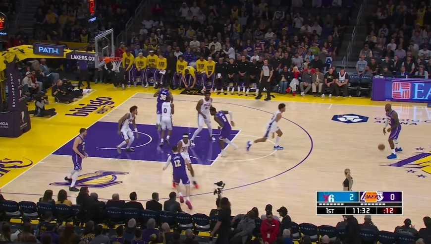 17分10助攻化身球队中枢 回顾詹姆斯对阵76人精彩表现