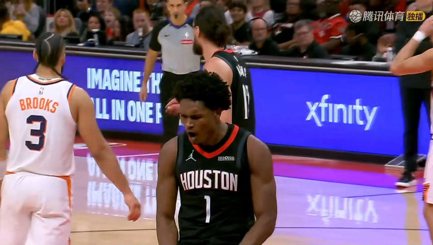 身体天赋太炸裂！决胜时刻阿门空中换手将球打进还造犯规 追平比分