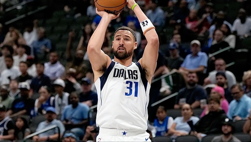 场均8.2分！汤普森断崖下滑，4场关键球0登场，5000万合同要烂？