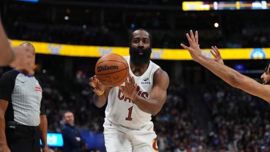 拉锯战！骑士落后11分展开反扑：米切尔轰18分4助，哈登8中3