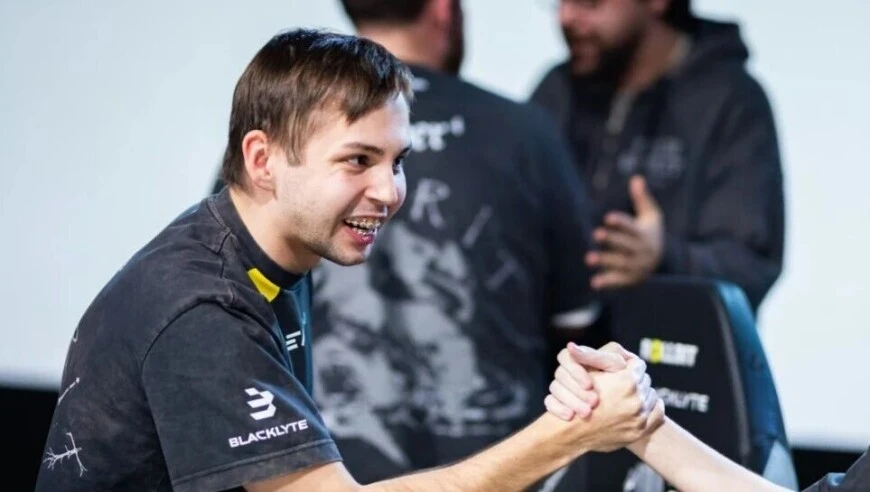 绿龙与黑豹均三战全胜晋级8强！液体和PV都一胜难求黯然出局