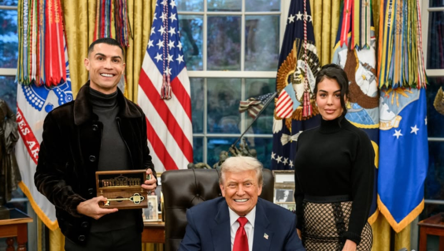 C罗时隔8年重返美国，化妆后赴国宴，未婚妻肚腩醒目带着“土豪气”