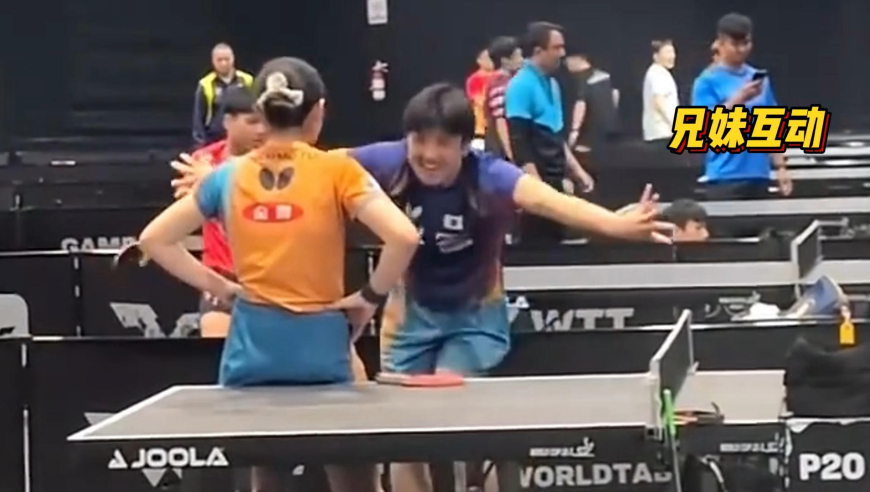 太搞笑！张本智和训练时跳热舞逗妹妹，美和双手叉腰还是没憋住