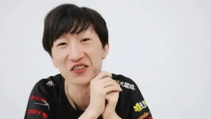 选手与果盘妹亲密接触被拍！网友称其对不起谈了8年的女友！其回应被女友绿了2次！