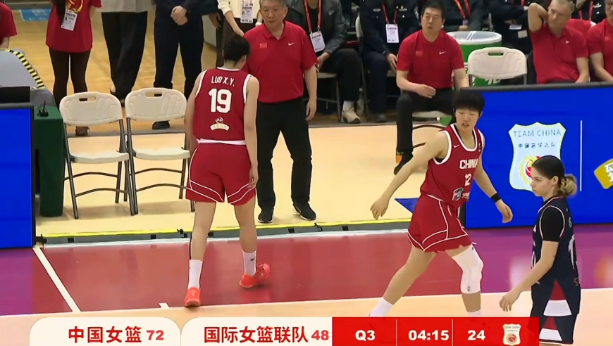 越来越好！张子宇篮下卡位接球两分打进 随后王思雨竟打进高难抛投