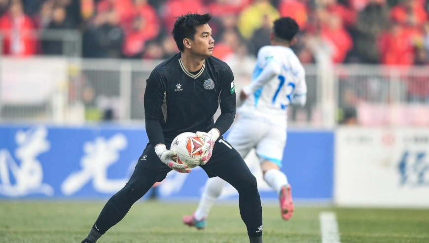 等于白给！中甲佛山门将超巨失误，辽宁球员笑纳空门大礼