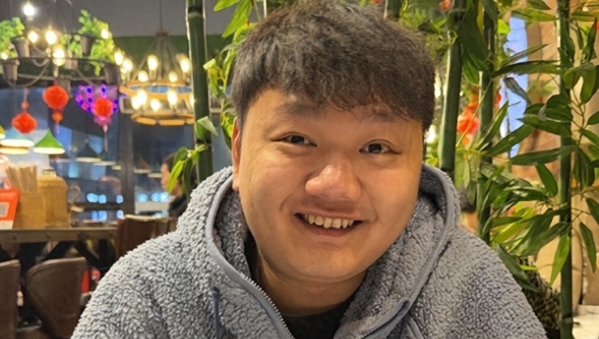 管泽元晒牙膏近照，越来越胖都认不出来了，快去教K皇玩沙皇