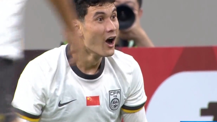 U22国足进攻一盘散沙！1人突破10人旁观，毫无策应、跑动