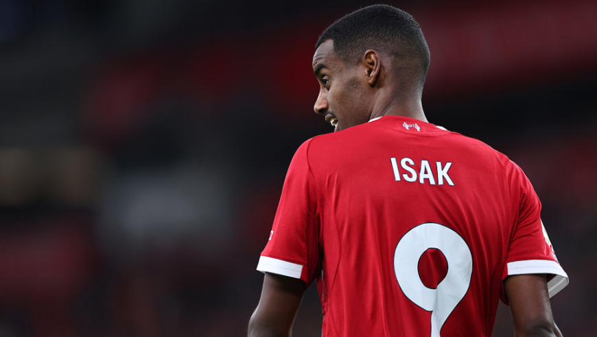 利物浦哭晕？1.4亿欧签玻璃人！仅踢8场便需手术，英超+欧冠仍0球