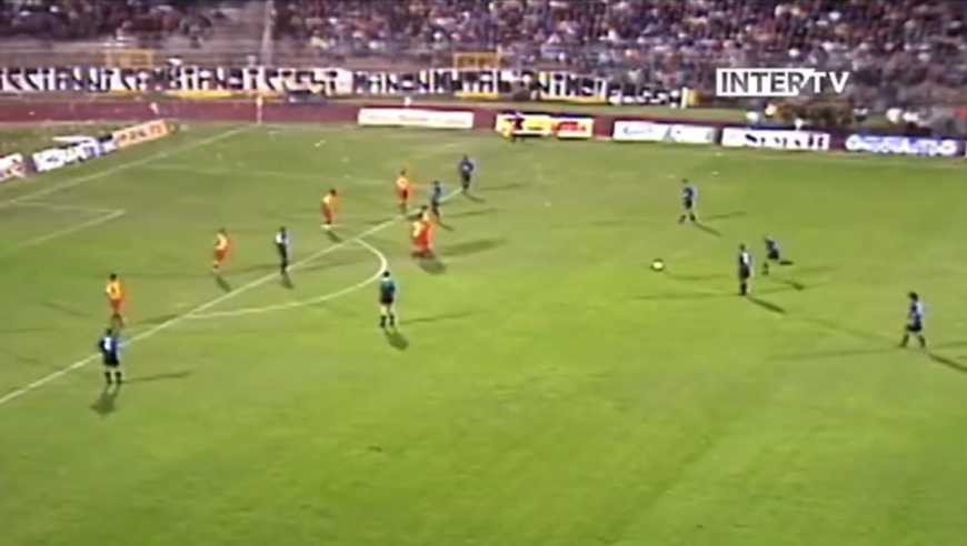 体坛记忆｜罗纳尔多生涯十大逆天世界波，为什么他是外星人？