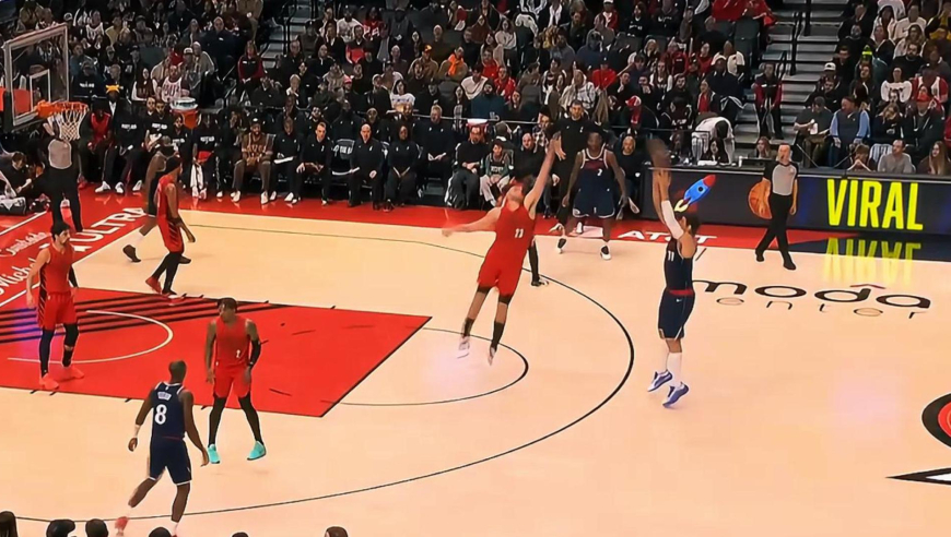 大爆发！快船大洛佩兹第二节四分钟连中三记三分+罚球轰下11分