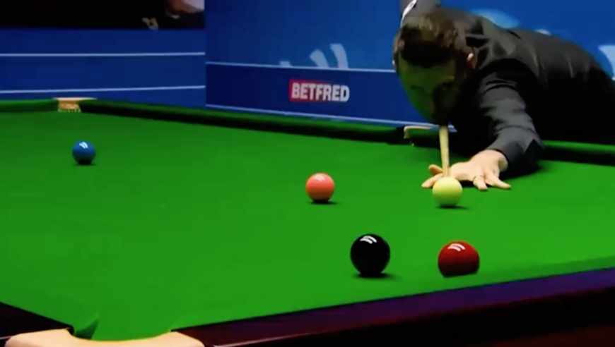 塞尔比被超分拒绝认输，狂做斯诺克磨球，赵心童看我的准度｜体坛记忆