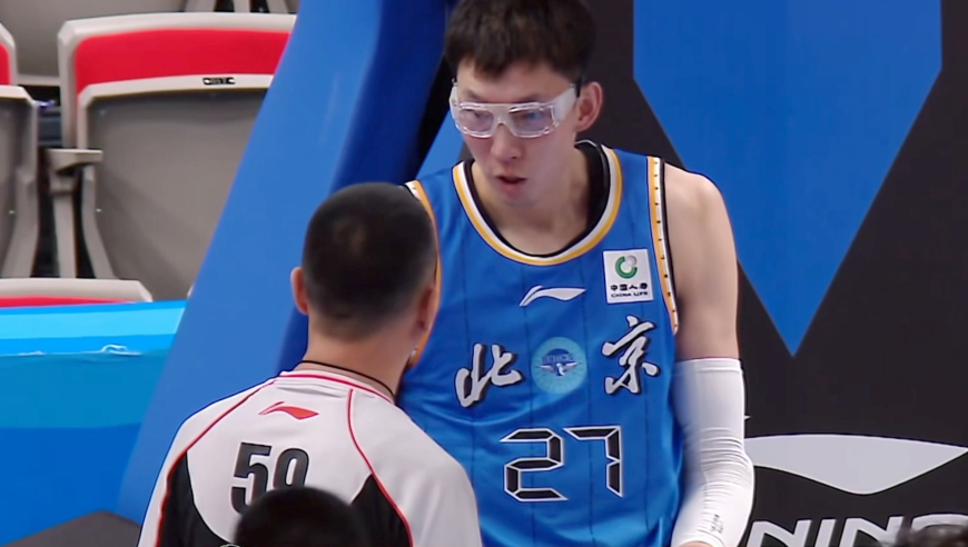 暴打CBA | 周琦被隔扣后再遭挑衅 迪亚洛被拉脖子刘晓宇撞头