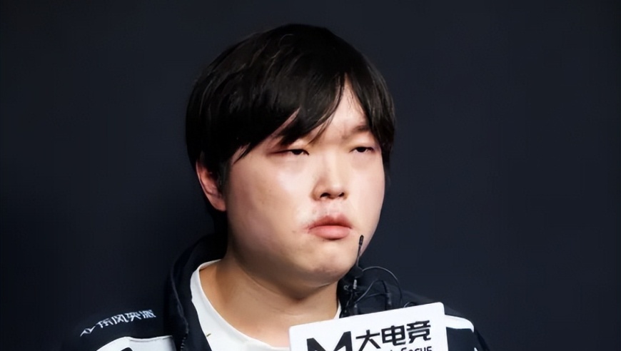Bin双手颤抖，脸色煞白，满脸绝望！左手都要忍不住哭了