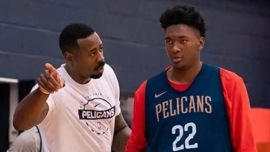 炸裂！6分15篮板4盖帽！38岁中锋复出打爆庄神，生涯总薪水2.12亿