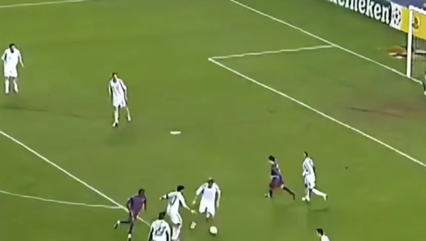 体坛记忆｜ 这是梅西欧冠的首球，门前2打7乱战将球打进！