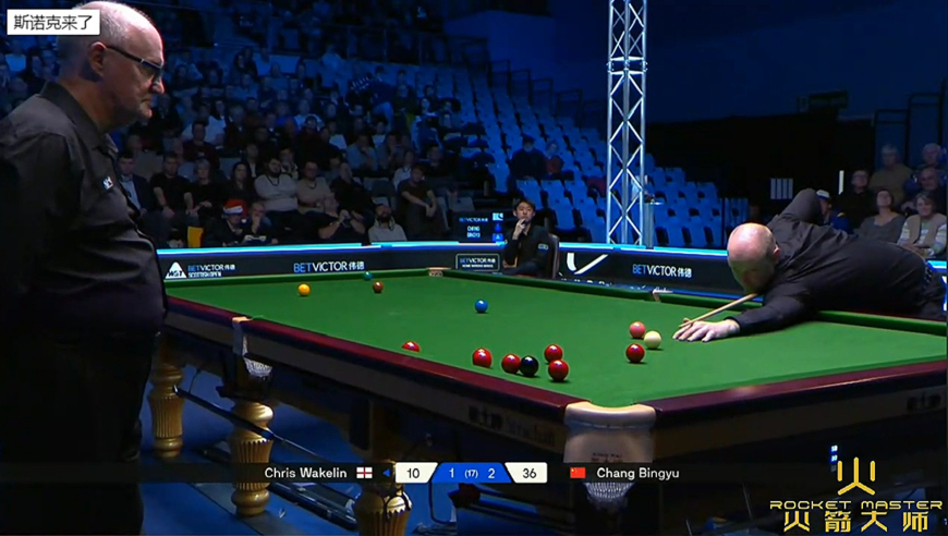 韦克林夺冠争议一幕，球迷表示这杆应该犯规了吧